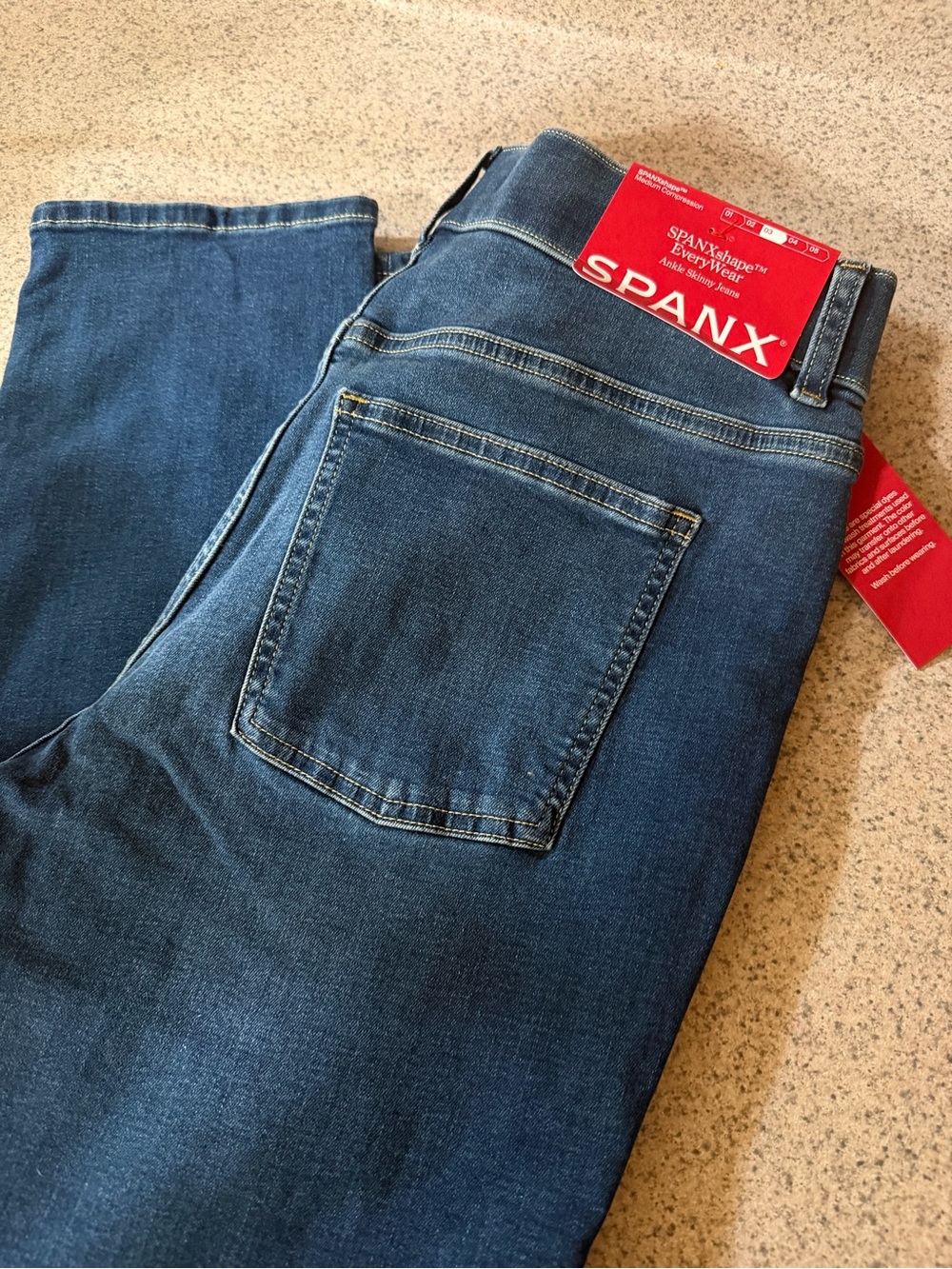 NWT! SPANXshape EveryWear Pull-On Ankle Skinny Jeans - Size L